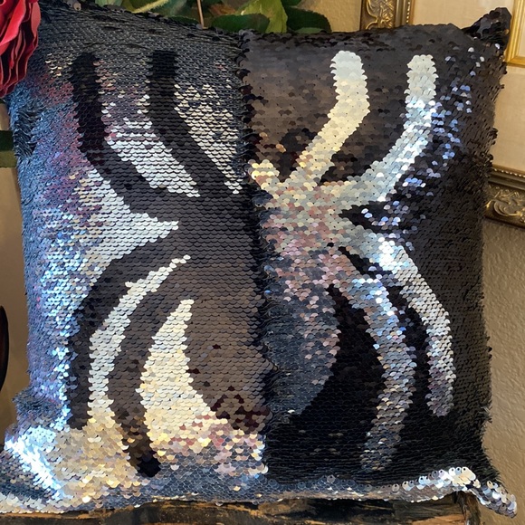 NWOT Two reversible sequin spider throw pillows - Picture 4 of 5